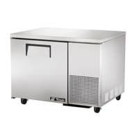 Congélateur professionnel à portes pleines True Refrigeration TUC-44F-HC de 44,5 pouces de profondeur pour plan de travail