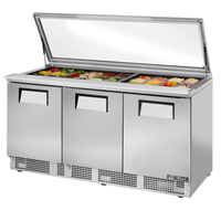 Table de préparation de sandwichs True TFP-72-30M-FGLID Mega Top de 72 pouces avec couvercle en verre plat