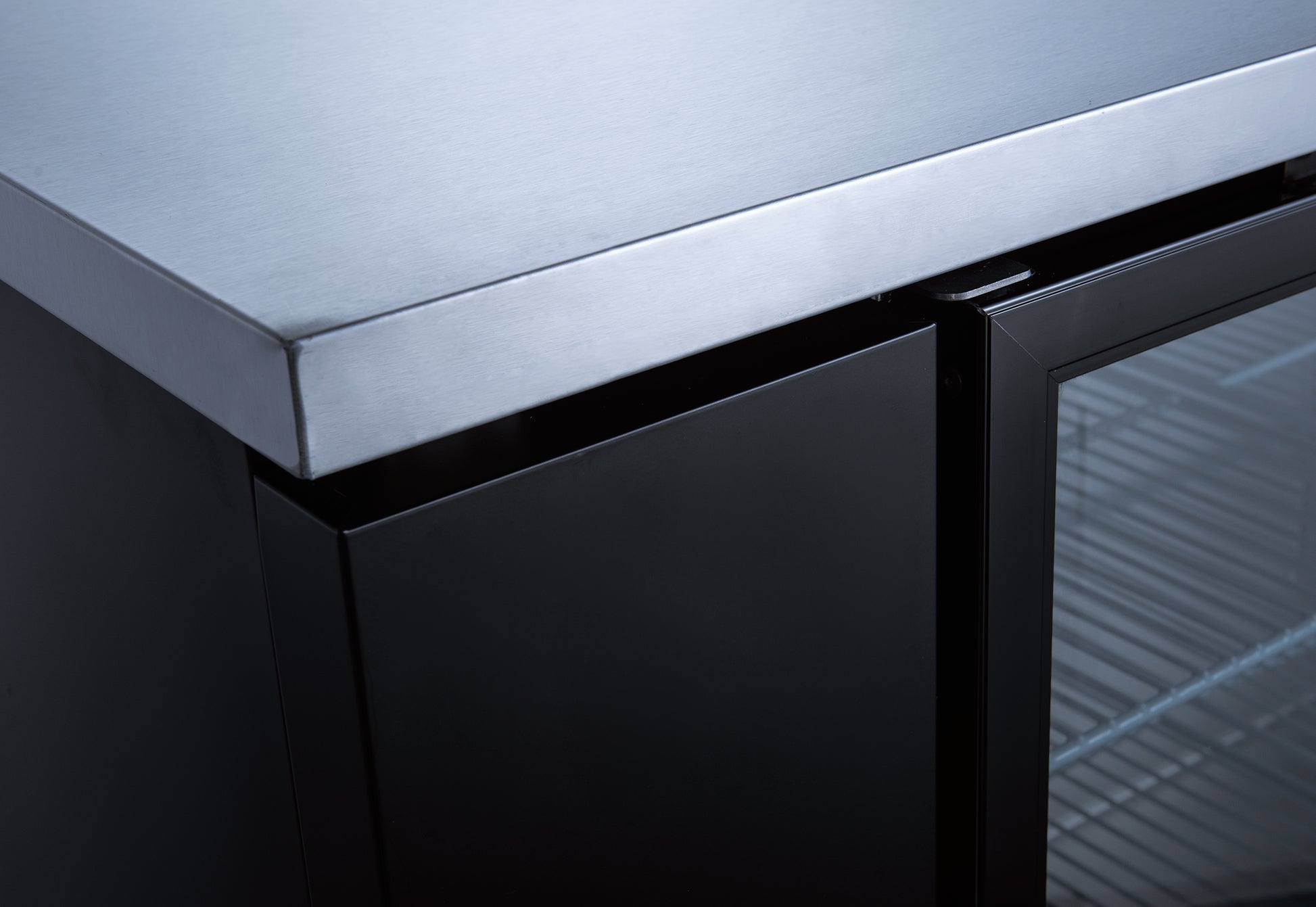 UBB-24-72G-HC Glacière à barre arrière à trois portes vitrées, 72" de largeur - Toronto Commercial Refrigeration