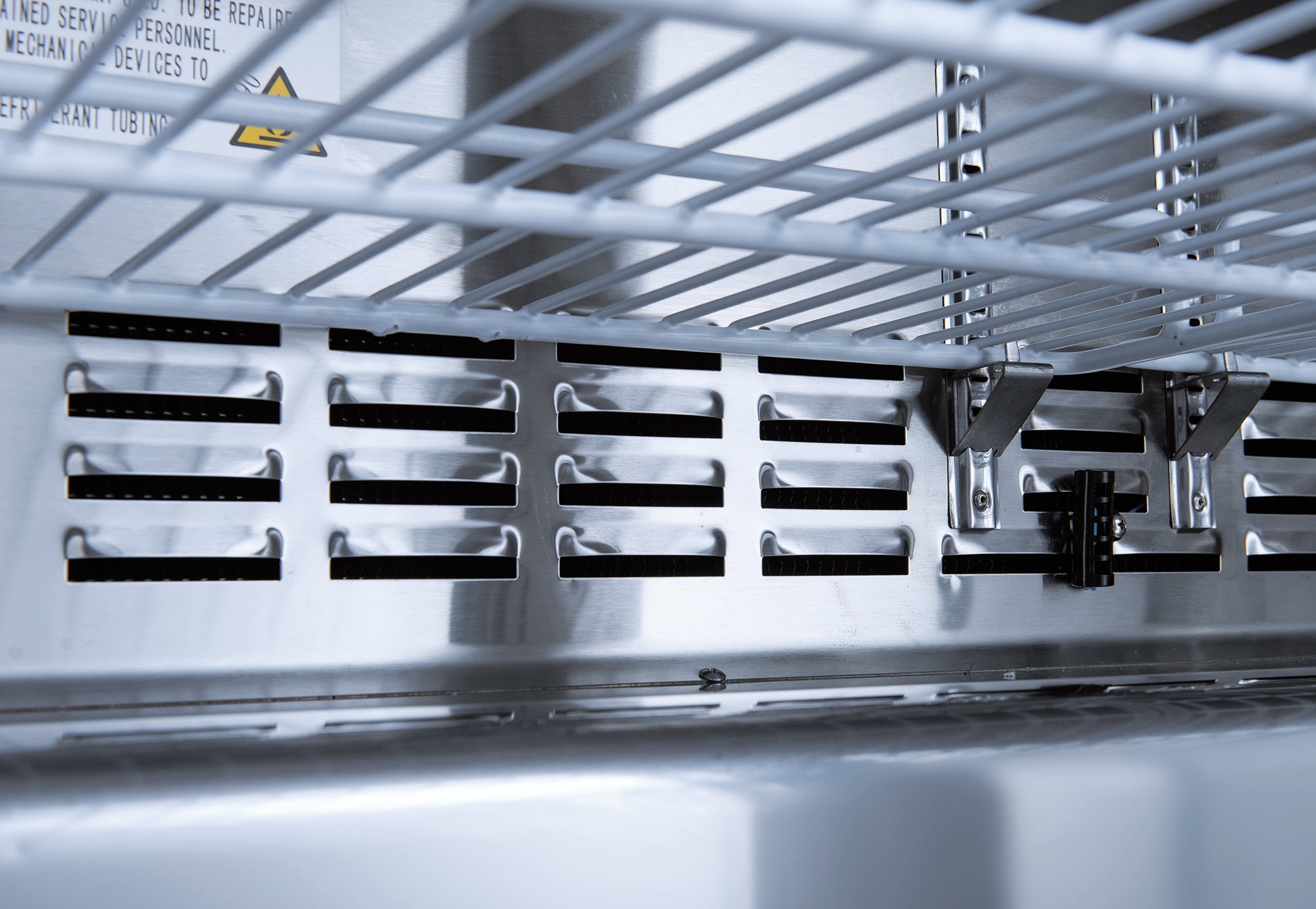UUC72F Congélateur sous comptoir à trois portes pleines, 72" de largeur - Toronto Commercial Refrigeration